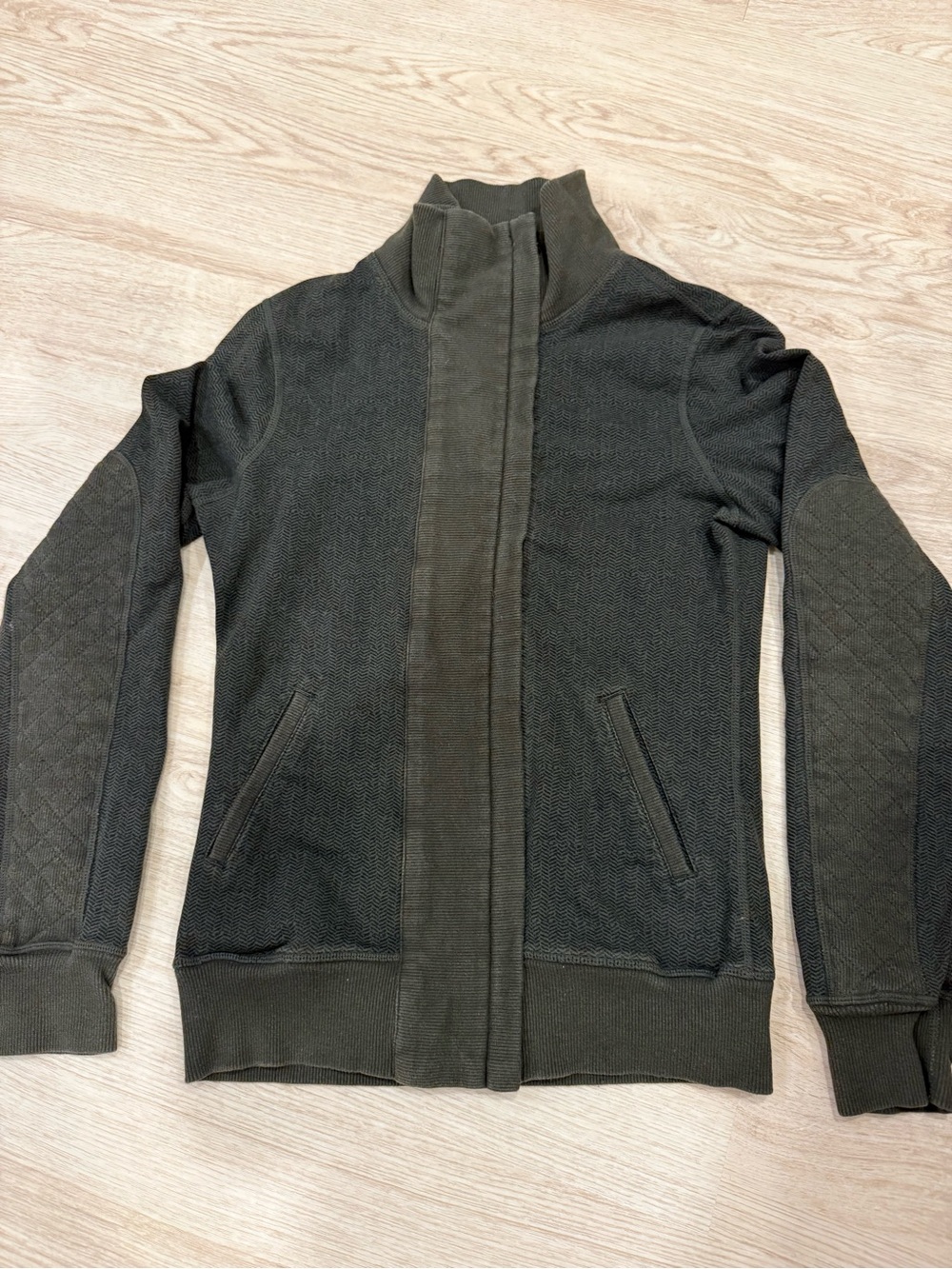Lululemon Women’s zip up jacket Sz 4